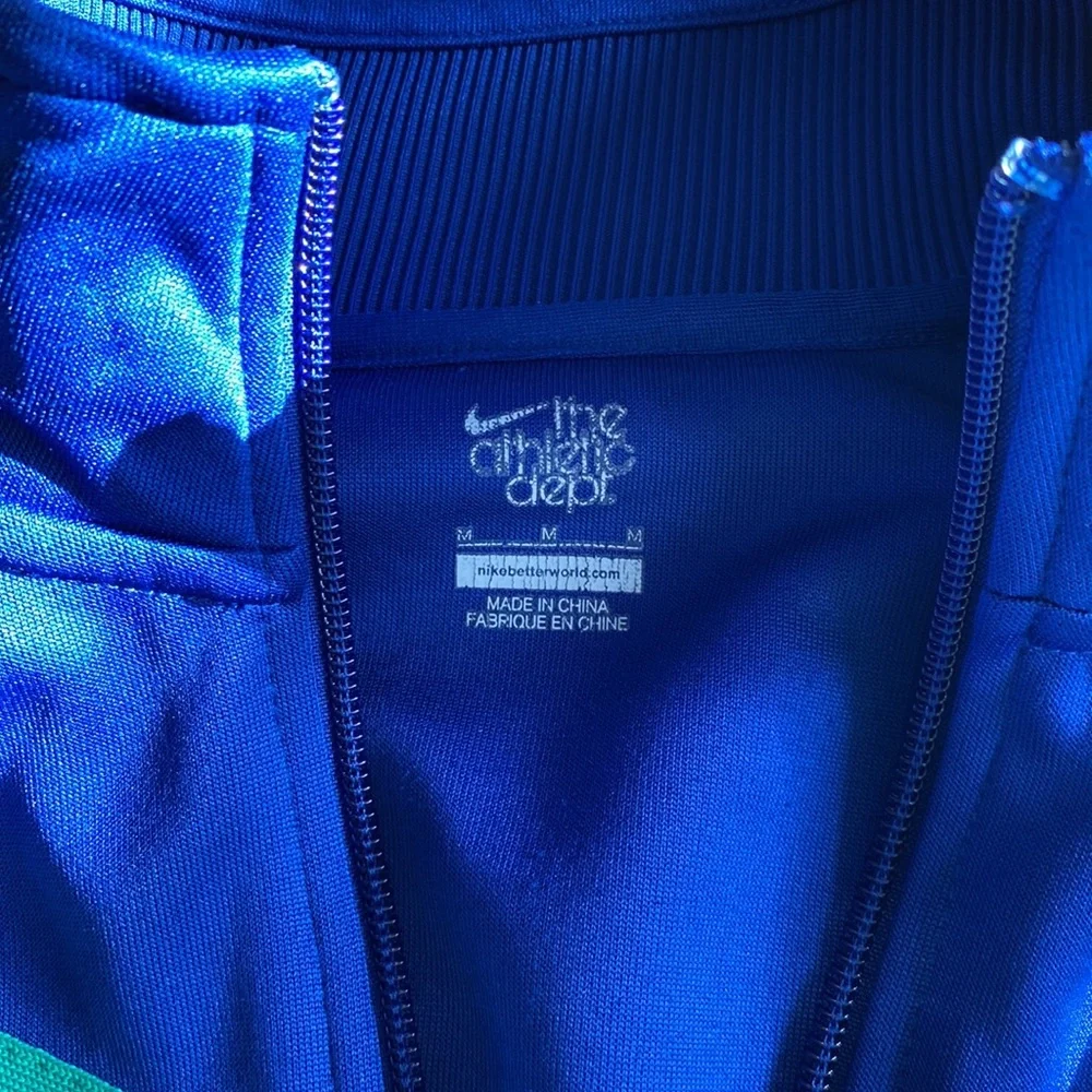 Nike size Medium jacket size mens Medium